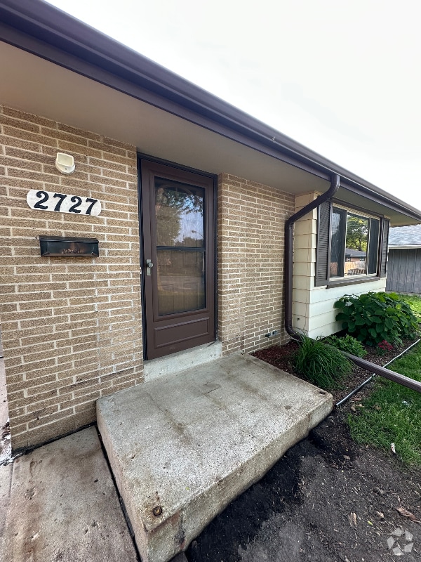 Building Photo - 2727 S 83rd Pl Rental