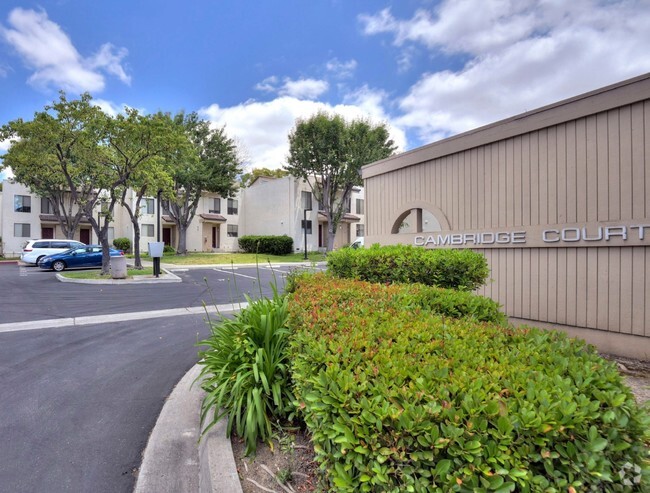 Building Photo - Cambridge Court Townhomes