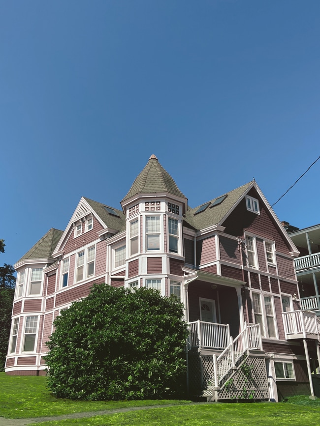 Building Photo - Victorian