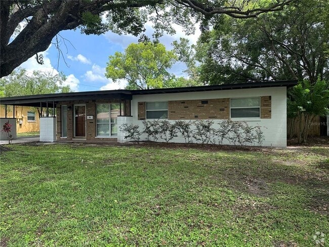 Building Photo - 3721 Surrey Dr Rental