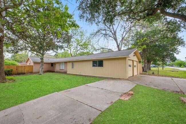 Photo - 900 S Anderson St