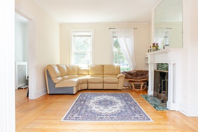 Photo - 1743 Commonwealth Ave Unidad 1