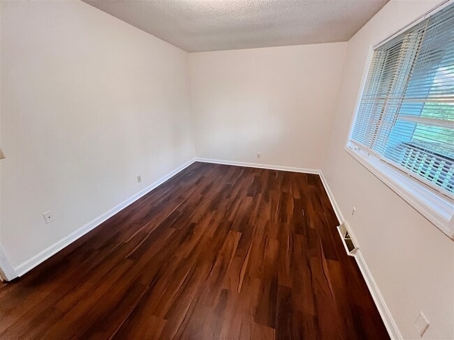 Photo - 1036-1033 Ellen Dr