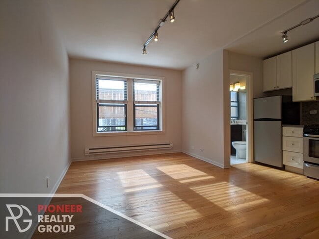 Building Photo - 2832 W Palmer St Unit 206