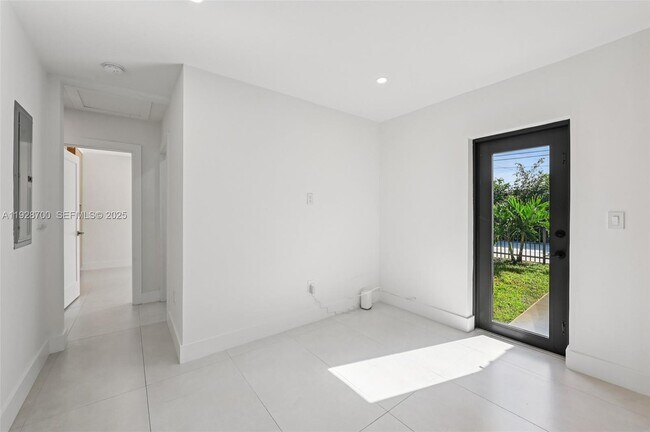 Photo - 5152 SW 6th St