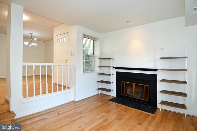 Building Photo - 2911 S Woodley St Unit 2