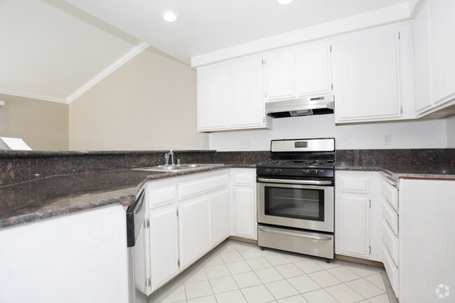 1BR,1BA - 713 SF