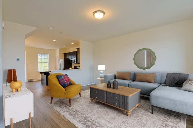 Building Photo - End Unit-3 bedroom Townhome!