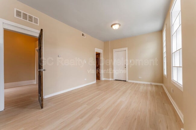 Photo - 3328 W Chicago Ave Unidad 2