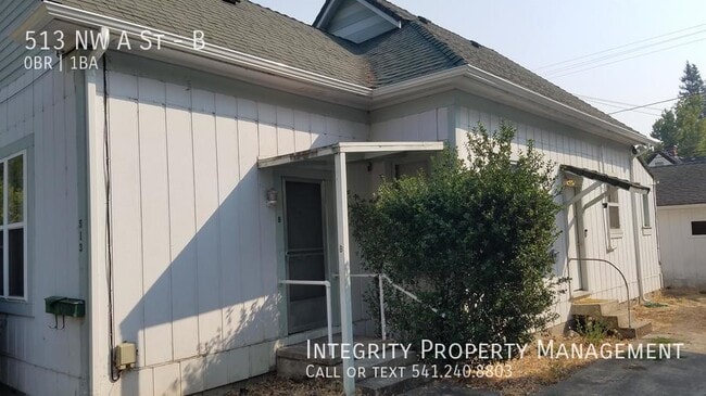 Building Photo - 513 NW A St Unit B