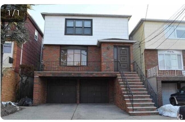 Building Photo - 39 E 51st St Rental