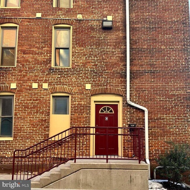 Photo - 239 W Philadelphia St Unit APT C