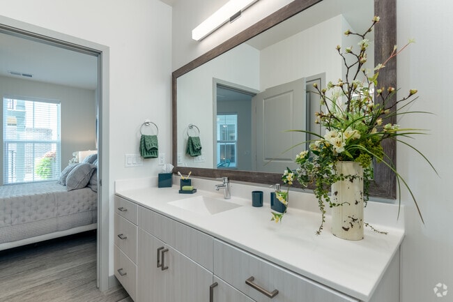 2 BR, 2 BR - 1,015SF