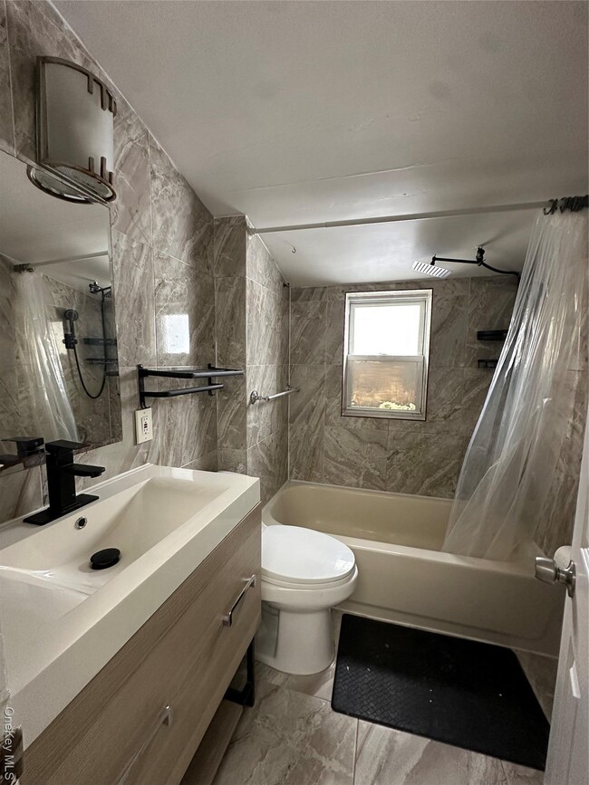 Photo - 33-24 89th St