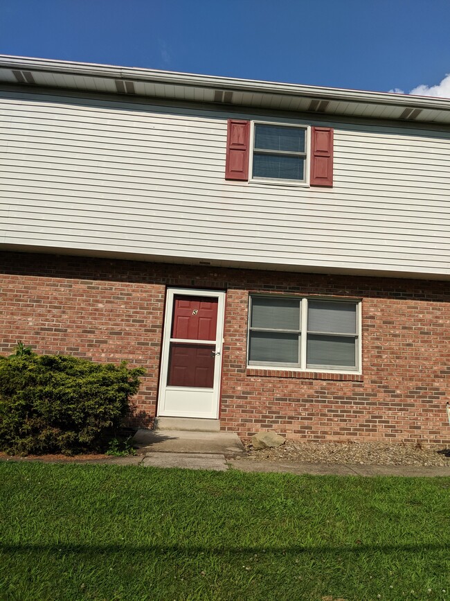 Building Photo - 74 Evergreen Terrace Dr Unit 74EvergeenterraceDr Rental