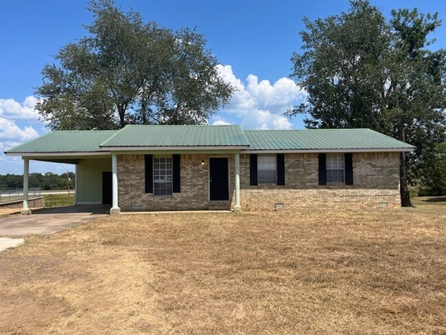 Building Photo - Welcome to your dream home in Russellville...