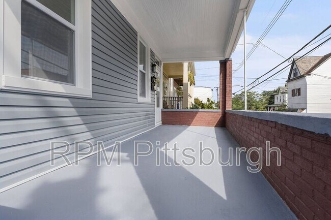 Photo - 2721 Cobden St