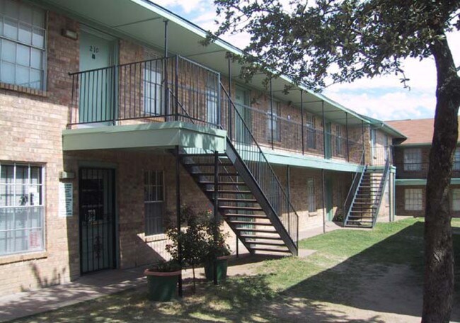 Colonial Hills - Colonial Hills