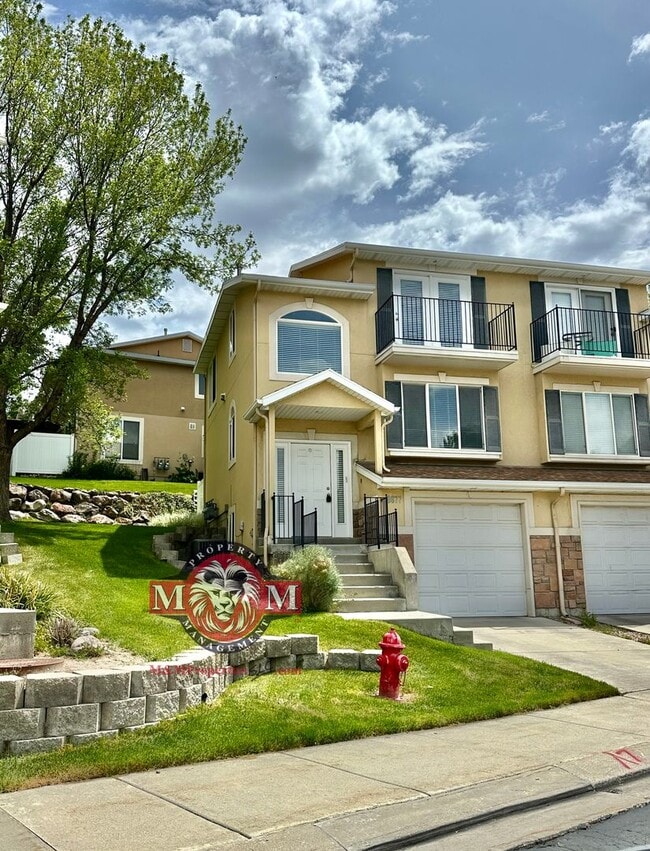 Building Photo - Great 2 Bd 2.5 Bath Townhome in Sandy