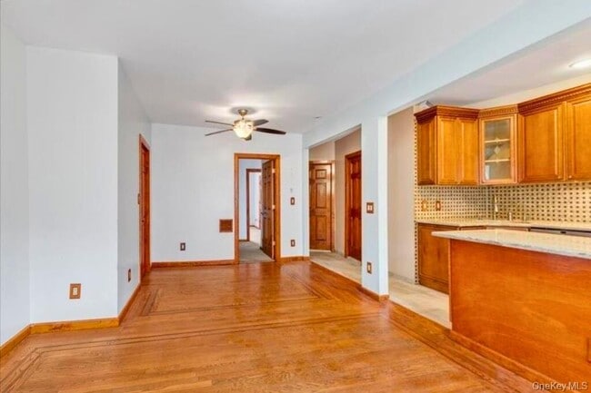 Photo - 61-46 56th St