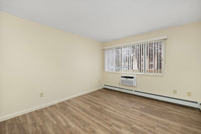 East Bay Apartments