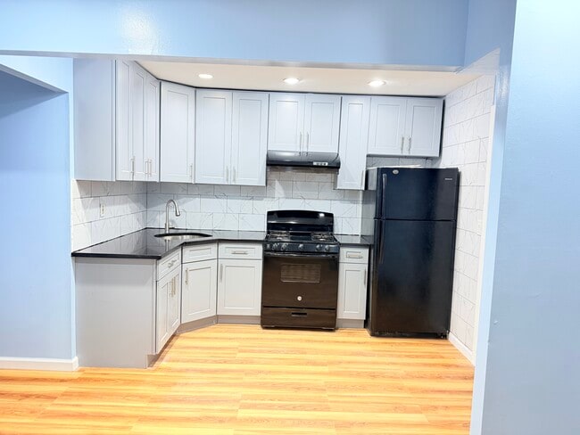 Kitchen - 13721 Lafayette St