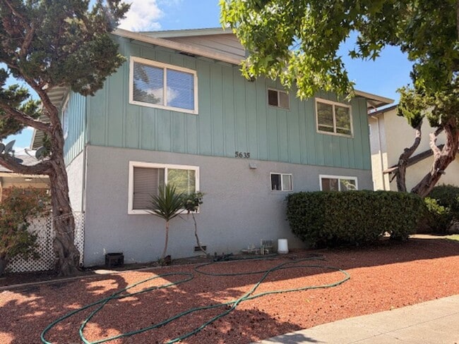 Building Photo - 5635 Hoffman Ct Unit 3