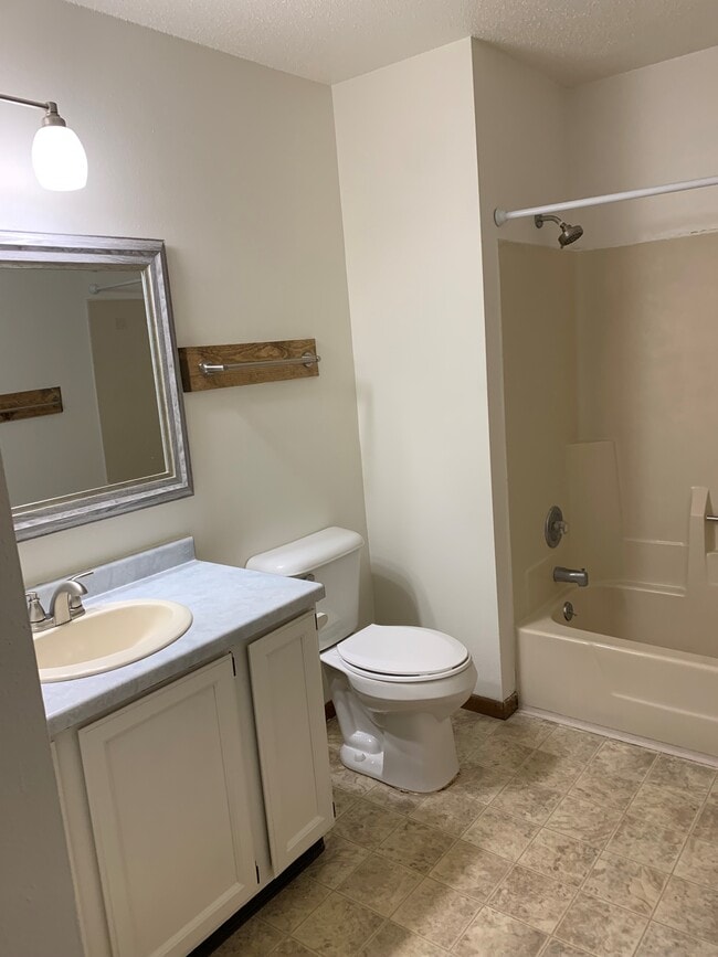 Photo - 518 Bluebird Ct