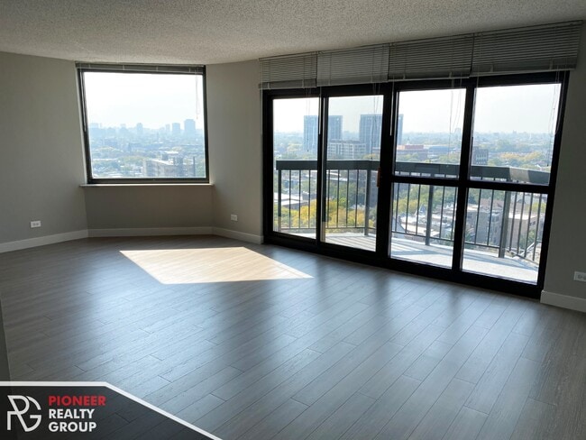 Building Photo - 2573 N Clark St Unit 2555-1609 Rental