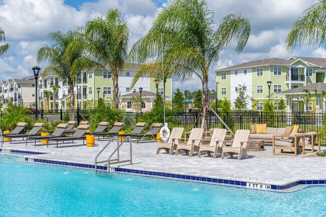 Mira Crystal Lake apartments — community photo