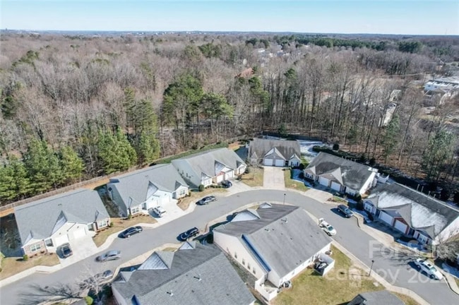 Photo - 5814 Bradford Lake