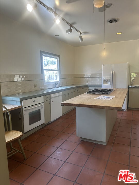 Building Photo - 8381 4th St Rental