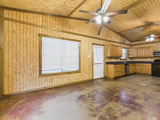 Photo - 5818 Leonard Rd