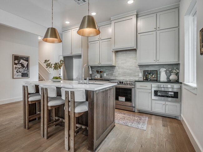 Photo - 16 N Walnut St