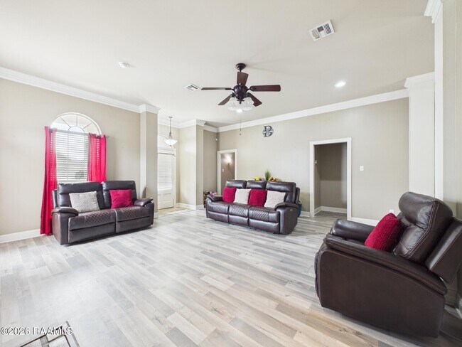 Photo - 430 Planters Row