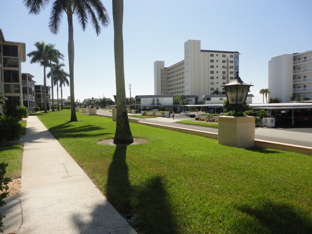 Photo - 200 The Esplanade N