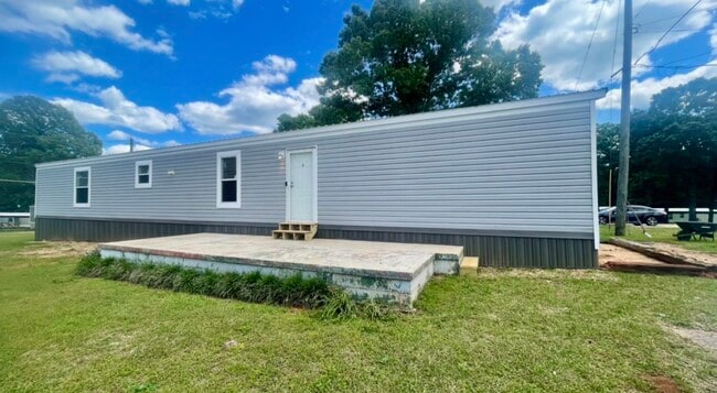 Building Photo - 1518 Lee County Rd 270