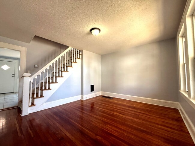 Photo - 732 Brooks St