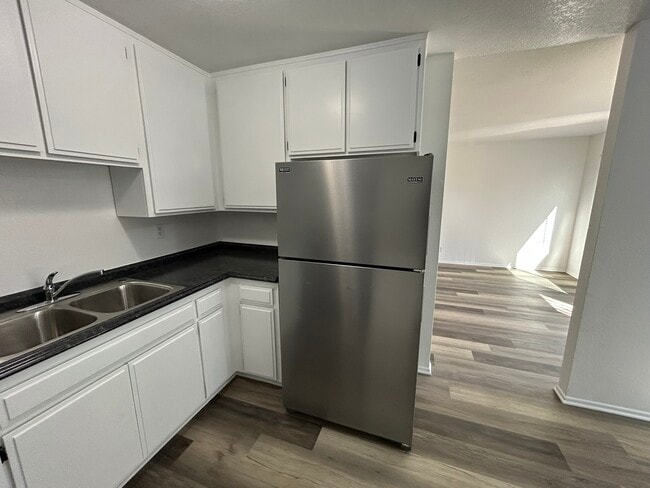 Photo - 4415 W 170th St