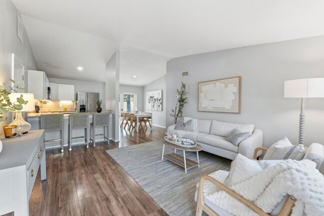 Building Photo - 4111 Whiting Dr SE