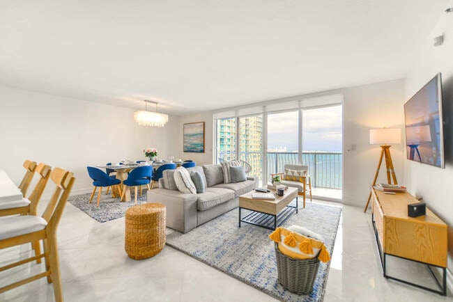 Building Photo - 1200 Brickell Bay Dr Rental