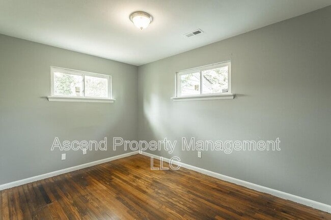 Photo - 1113 Jarvis Ave