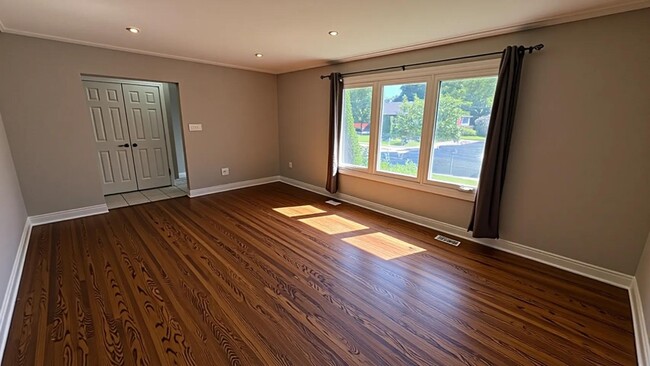 Photo - Spacious Main Floor 3 bedroom Steps From Mountain Brow Unit 1