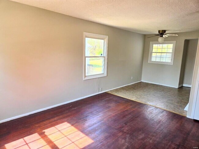 Photo - "Charming 3-Bedroom Home on Cameron Road, St. Louis – Cozy 1026 Sq Ft with Full Bath!"  We accept...