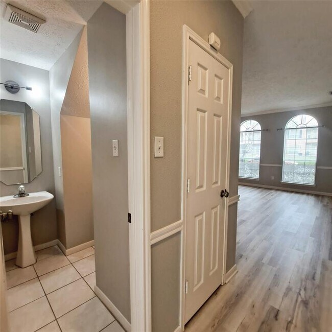 Photo - 1365 El Camino Village Dr