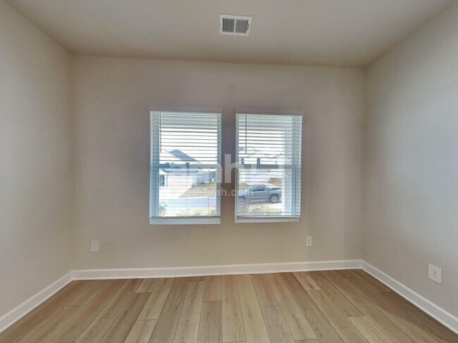 Photo - 789 Treeline Rd