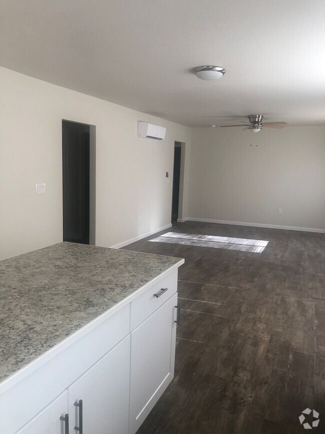Building Photo - 1397 E Cypress Ave Unit A Rental