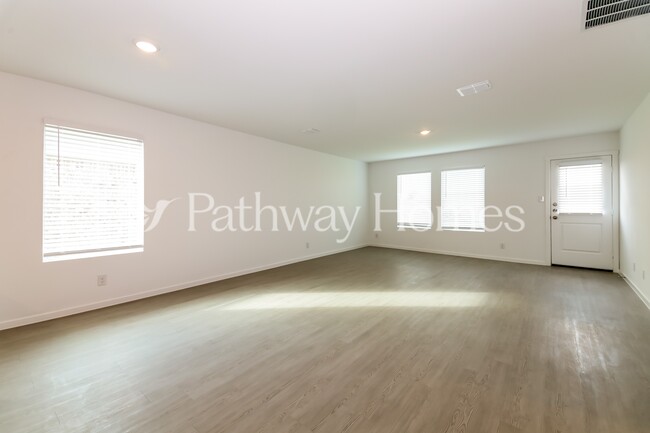 Photo - 1535 Lanner Mdws Ln