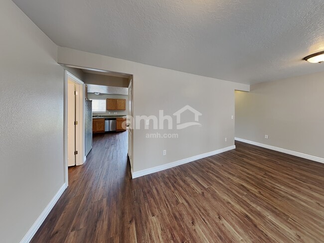 Photo - 1460 Heather Ln