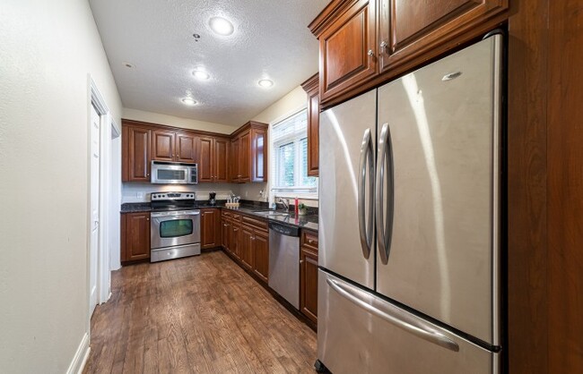 Kitchen1 - 806 S Bend Ave Apartment